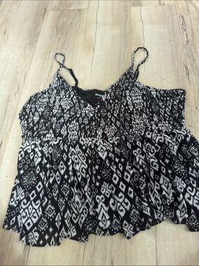 Old Navy Black & White Printed Smocked Cami